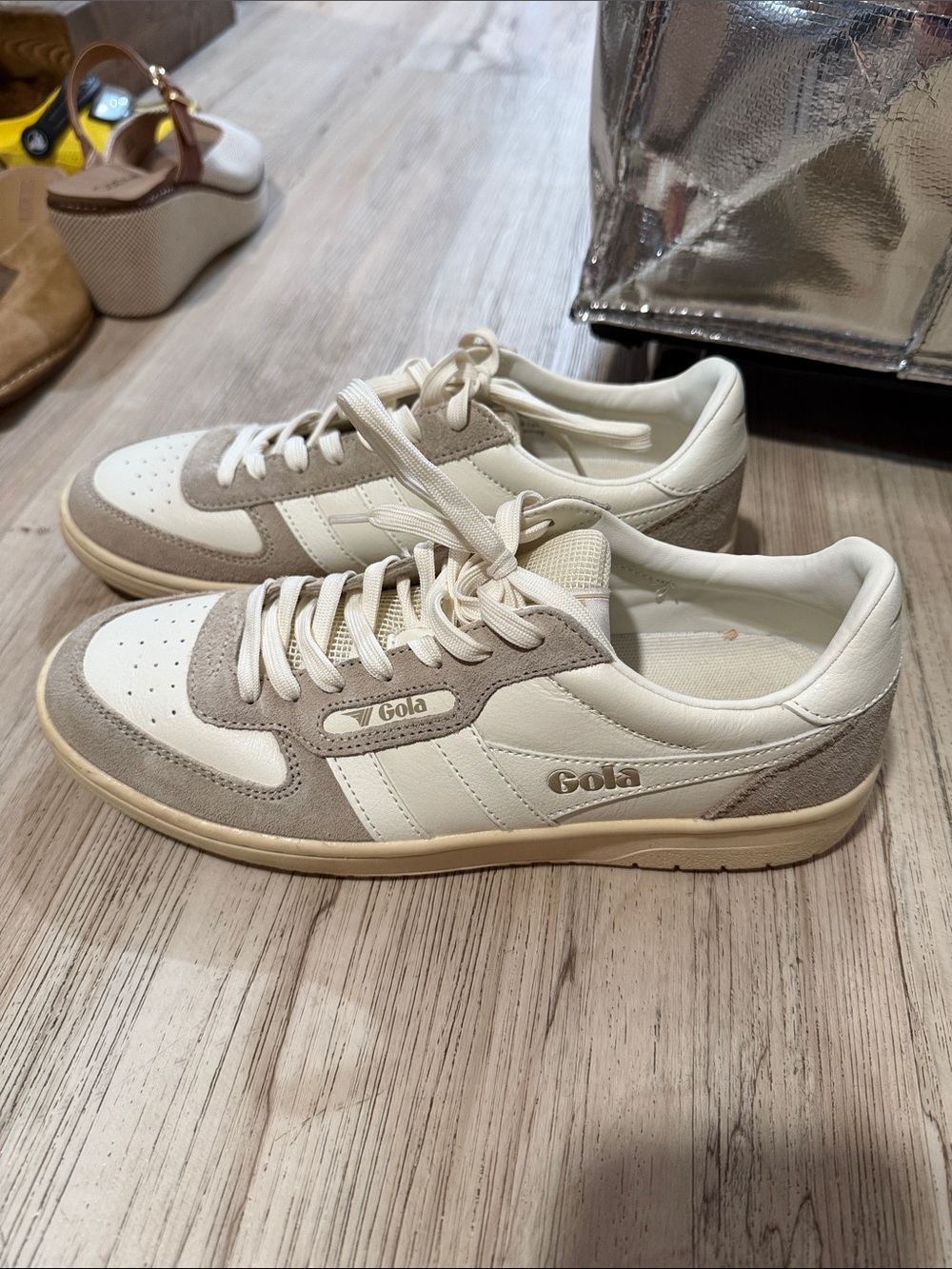 Gola woMen's sneakers CLASSIC GOLA SIZE 8 in White and Light Beige